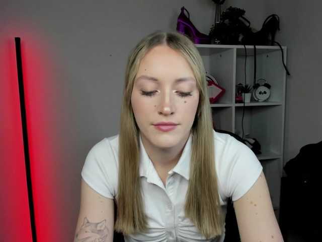 EvelynBlond26