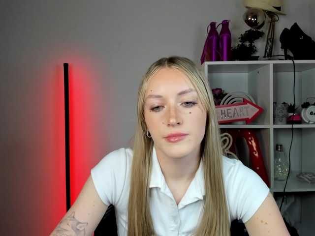 EvelynBlond26