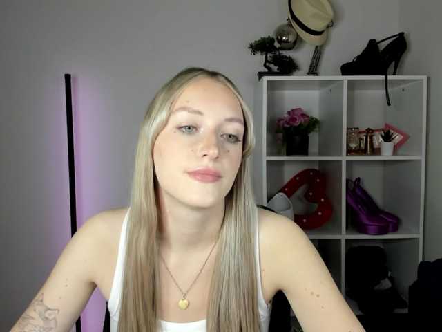 EvelynBlond26