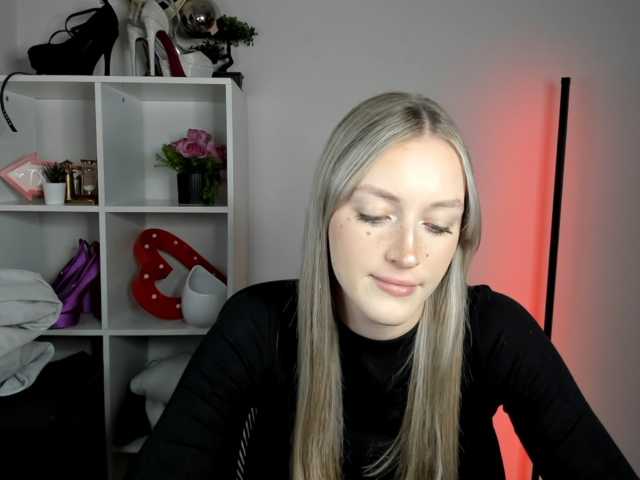 EvelynBlond26