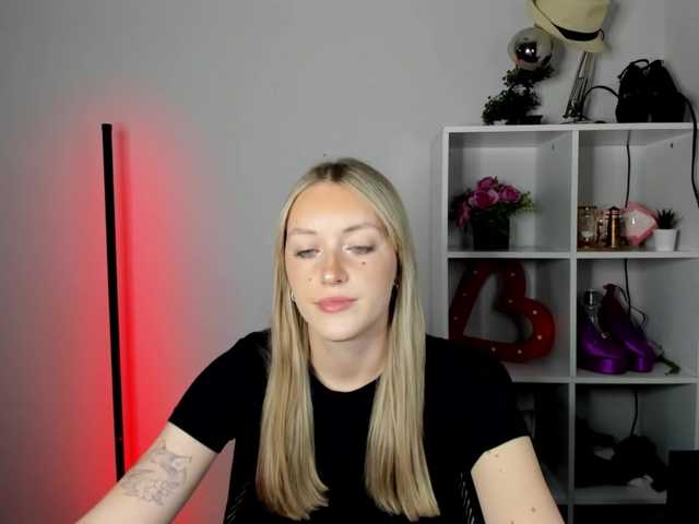 EvelynBlond26