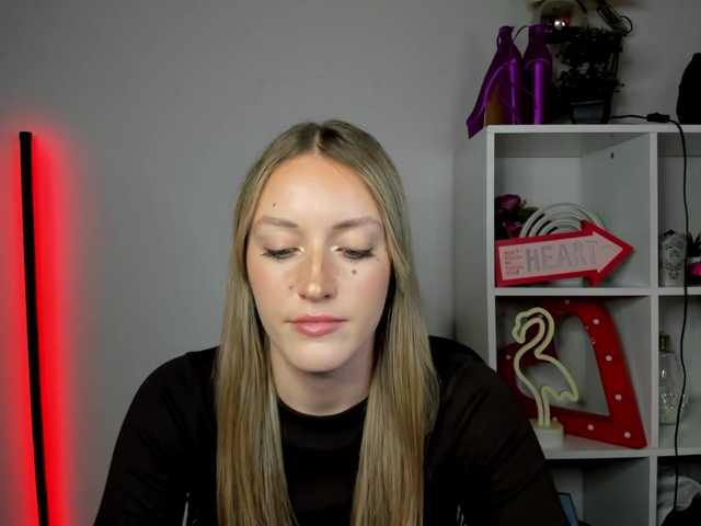 EvelynBlond26