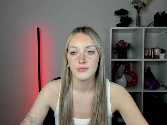 EvelynBlond live webcam show