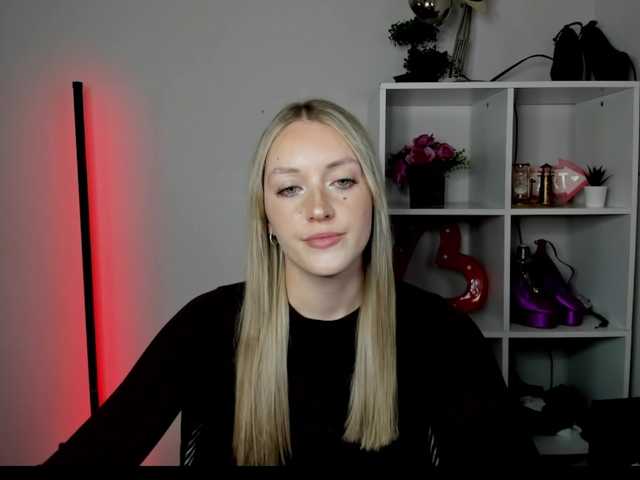 EvelynBlond26