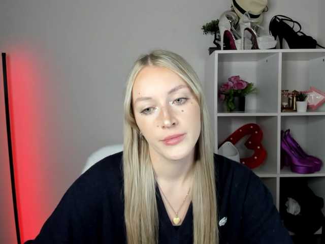 EvelynBlond26