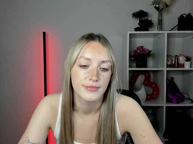 EvelynBlond live webcam show