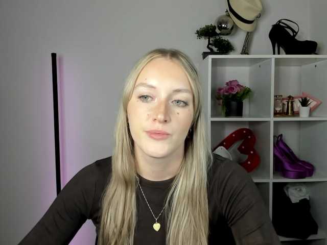 EvelynBlond26