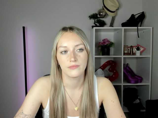 EvelynBlond26