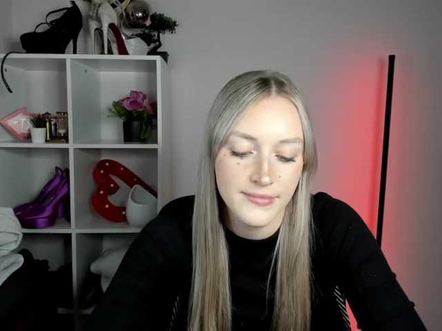 EvelynBlond26