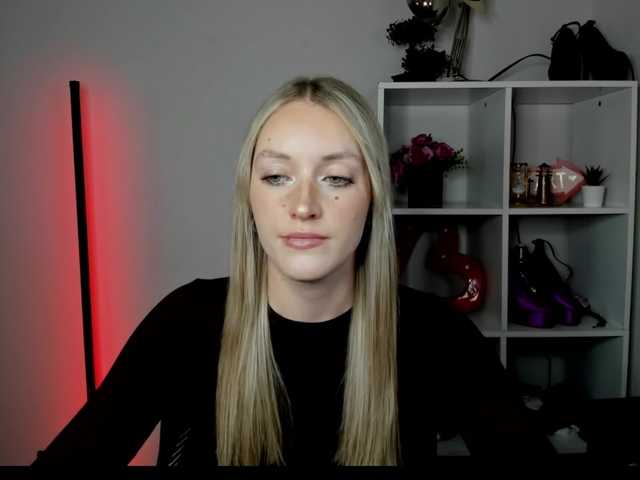 EvelynBlond26