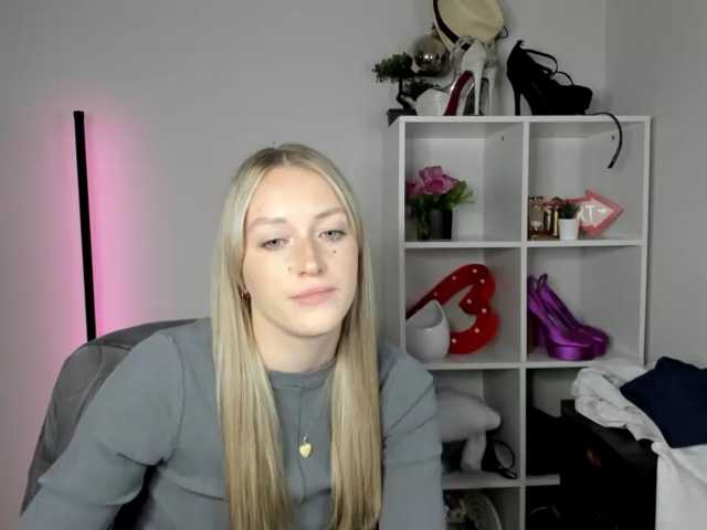 EvelynBlond26