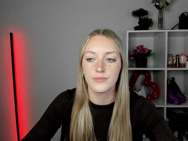 EvelynBlond live webcam show