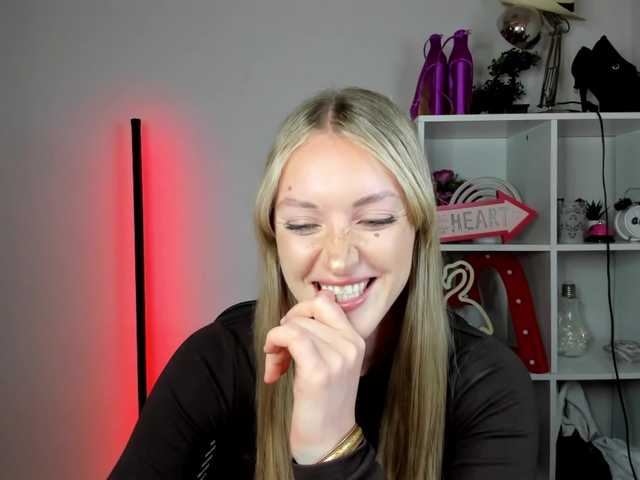 EvelynBlond26