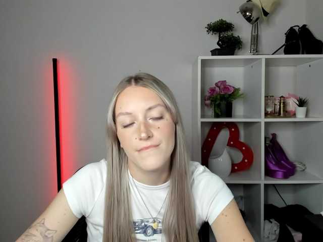 EvelynBlond26