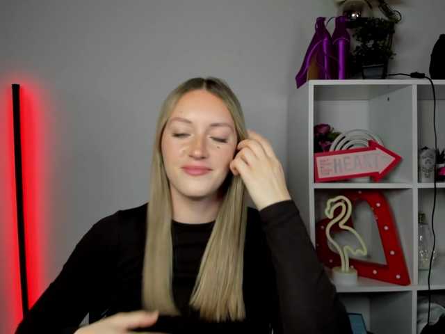 EvelynBlond26