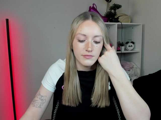 EvelynBlond26