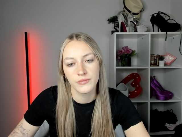 EvelynBlond26