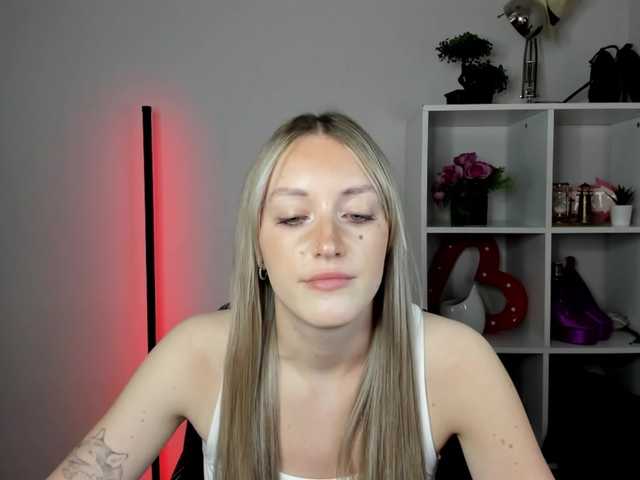 EvelynBlond live webcam show
