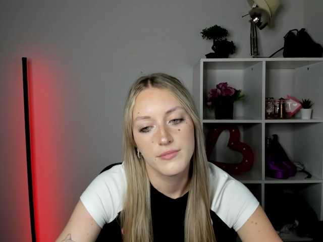 EvelynBlond live webcam show