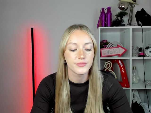 EvelynBlond26