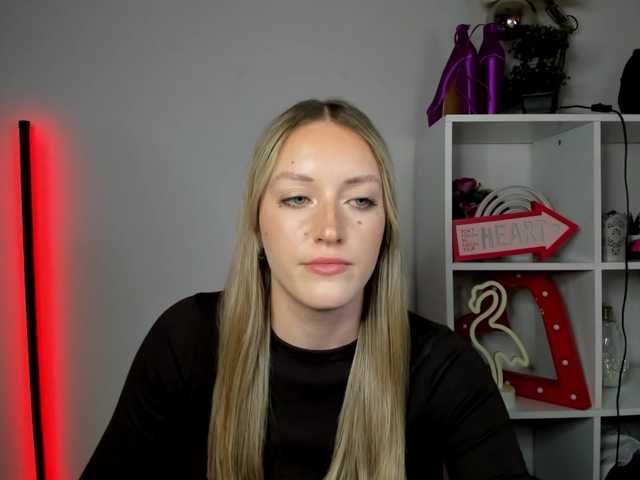 EvelynBlond26