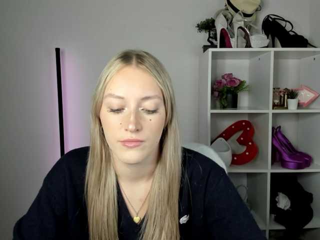 EvelynBlond26