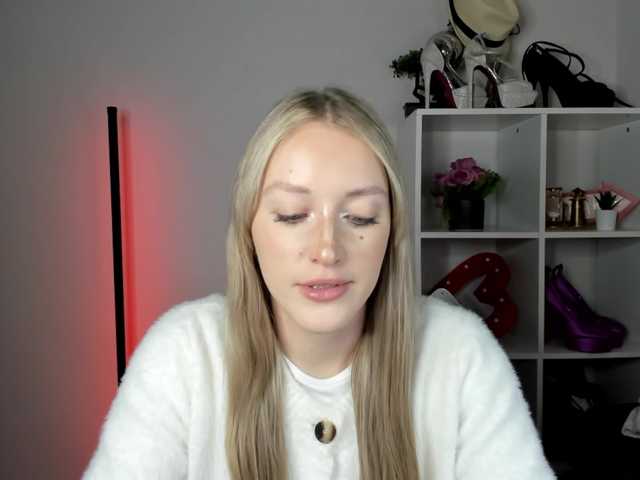 EvelynBlond26