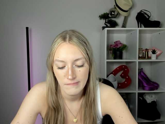 EvelynBlond26