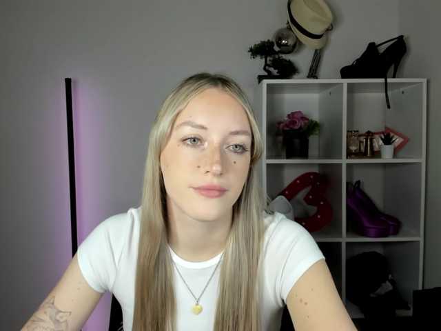 EvelynBlond26