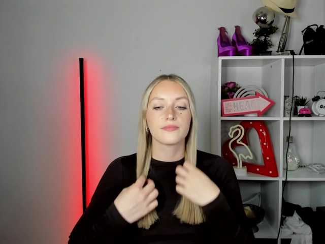 EvelynBlond26