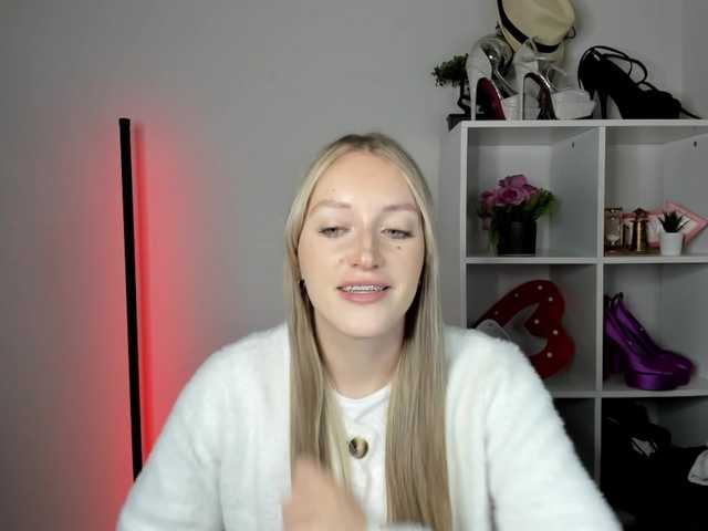 EvelynBlond26