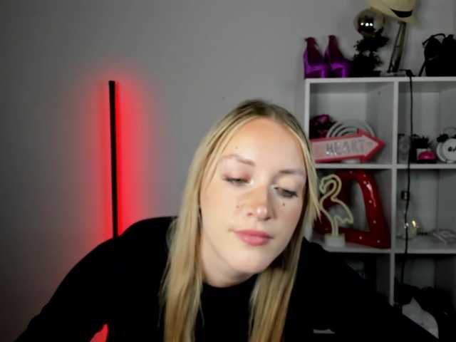 EvelynBlond26