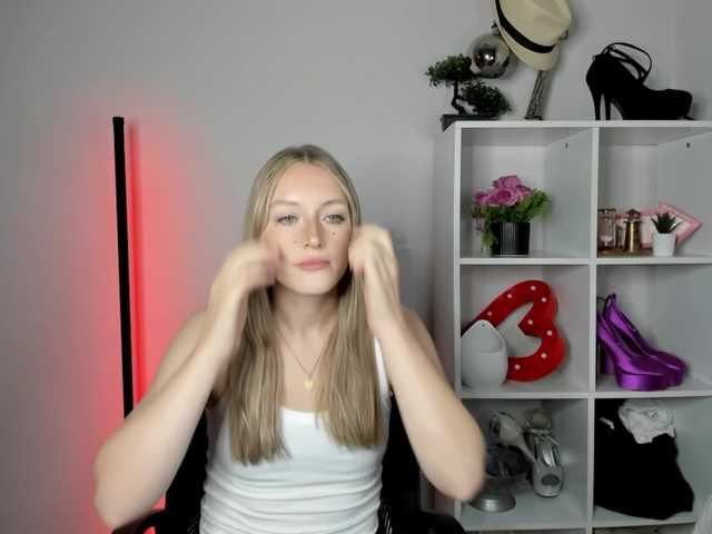 EvelynBlond26
