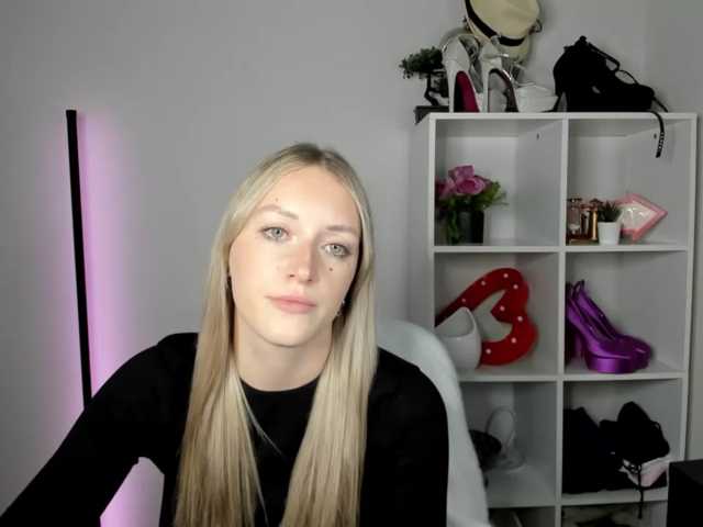 EvelynBlond26