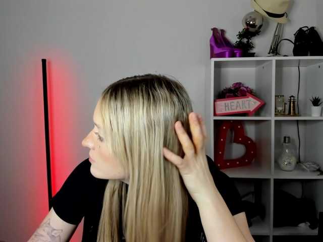 EvelynBlond26 live cam