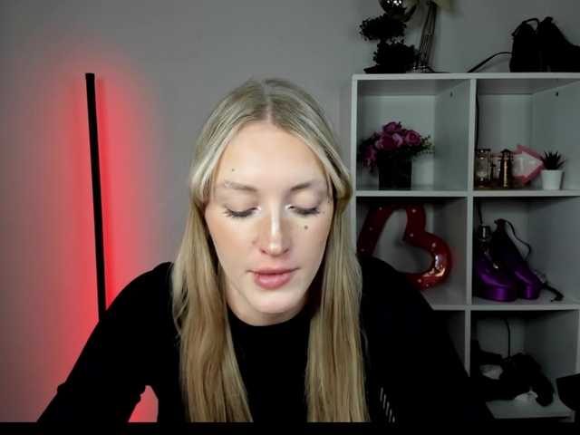 EvelynBlond26
