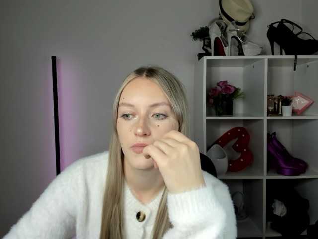 EvelynBlond26