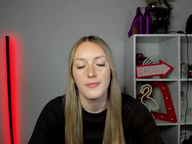 EvelynBlond26