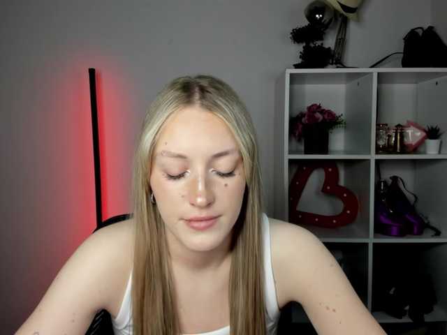 EvelynBlond26