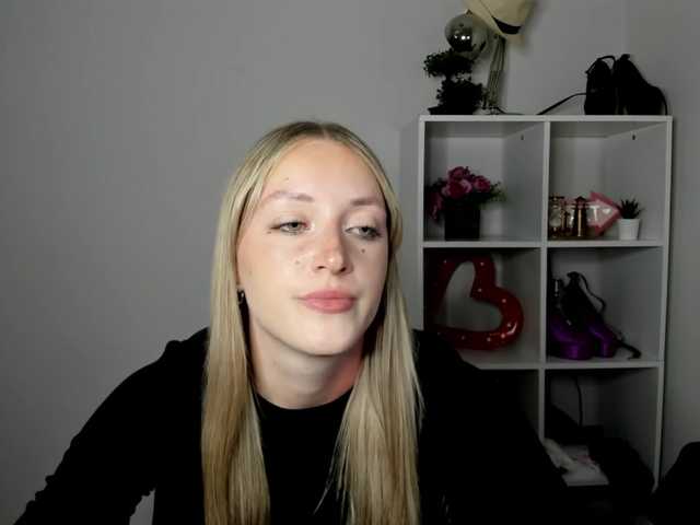 EvelynBlond26