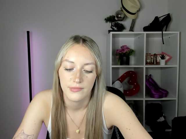 EvelynBlond26
