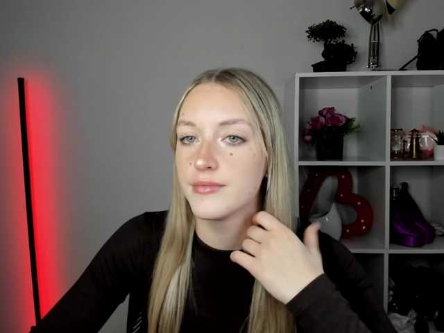 EvelynBlond live webcam show