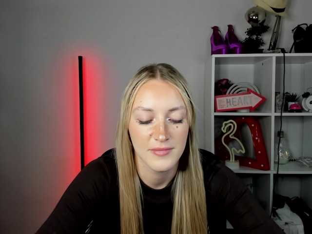 EvelynBlond26