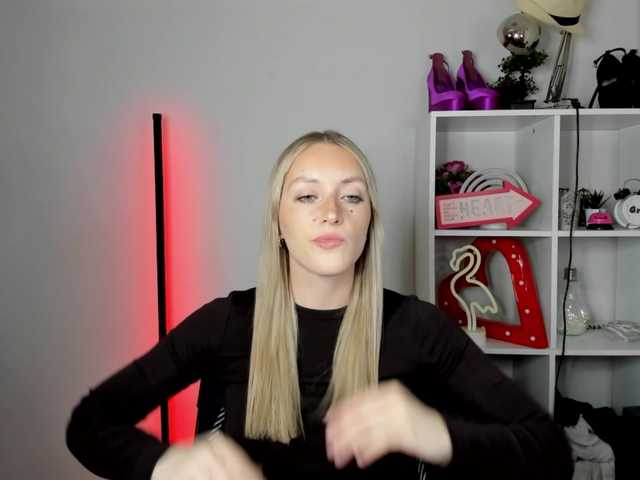 EvelynBlond26