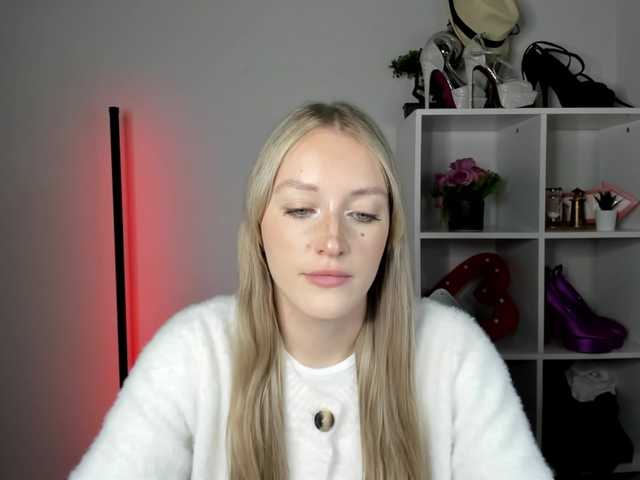 EvelynBlond26