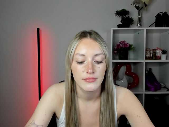 EvelynBlond live webcam show