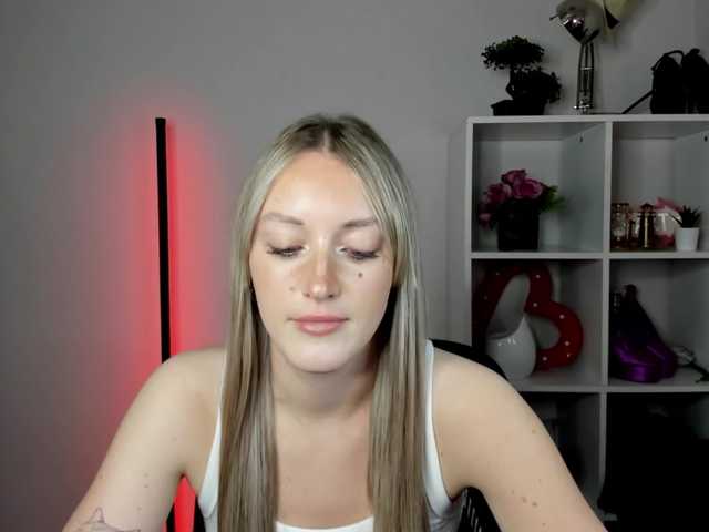 EvelynBlond live webcam show
