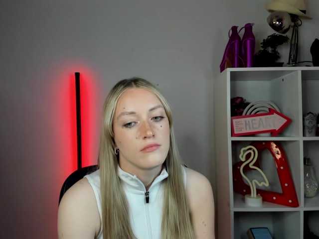 EvelynBlond26