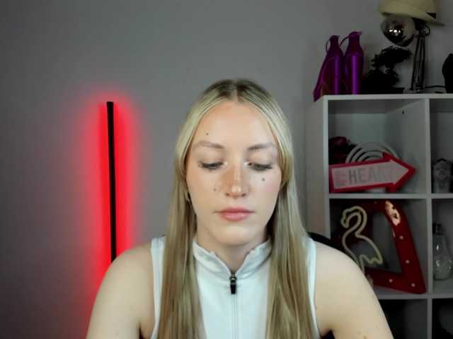 EvelynBlond26