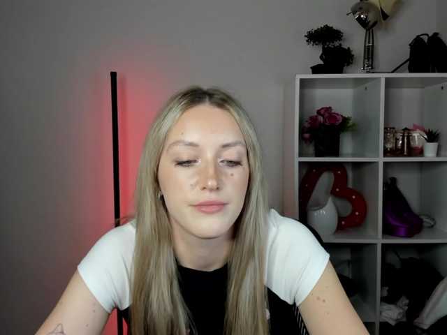 EvelynBlond26 live webcam show